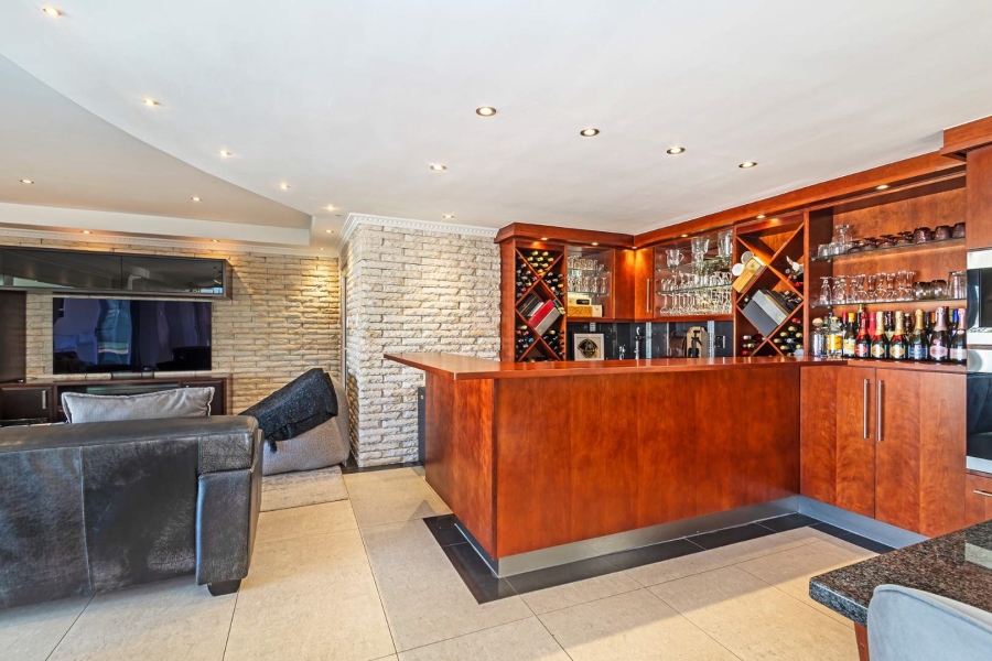 6 Bedroom Property for Sale in Baronetcy Estate Western Cape